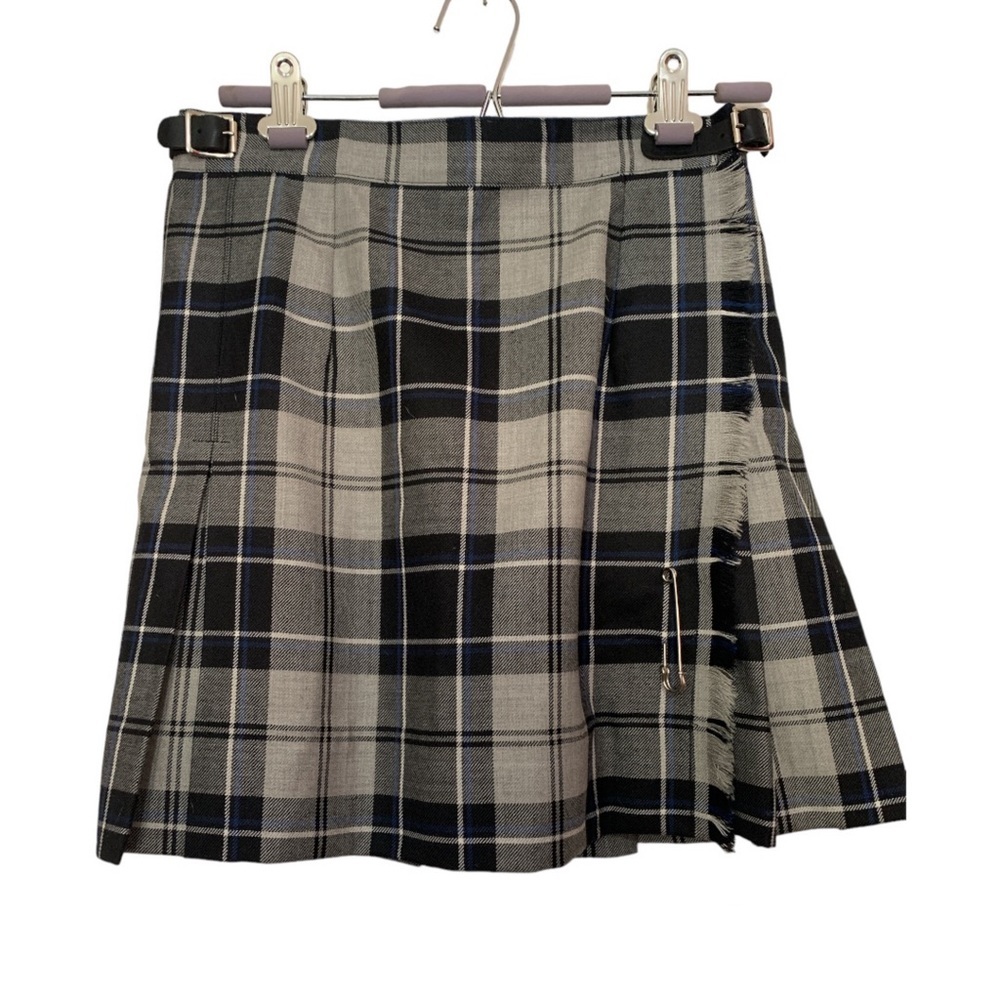 Excel in dark academia with this Twin Peaks like wool kilt